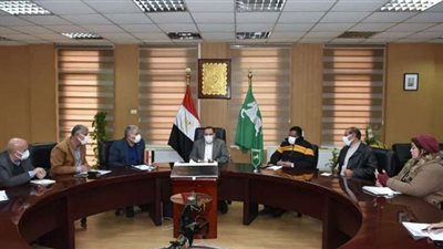 محافظ الشرقية يعقد إجتماعاً لمناقشة تطبيق المرحلة الأولى لمنظومة الجمع المنزلي للقمامة