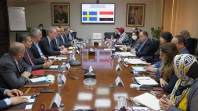 سفير مصر في مالطا يجتمع مع وزير المالية والتوظيف المالطي