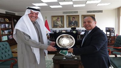 وزير المالية للسفير السعودى: توفير بيئة محفزة وجاذبة للاستثمارات المحلية والأجنبية