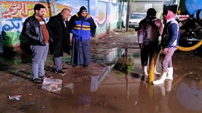 انتهاء إصلاح انفجار خط المياه بمدينة منيا القمح