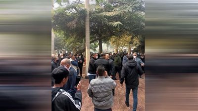 جثمان إبراهيم حجازي يصل مسجد الفاروق لأداء صلاة الجنازة