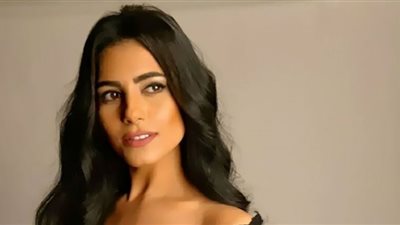 سامو هجرس يعكس تناسق قوام ولاء الشريف بجمسوت كلاسيكي ساحر