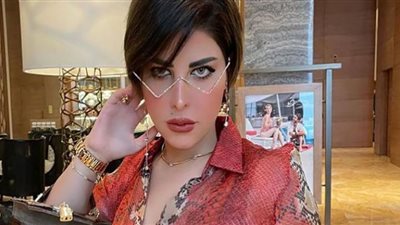 شاهد.. شمس الكويتية تفاجئ الجمهور بجمبسوت شفاف في حفلتها برأس السنة 2022