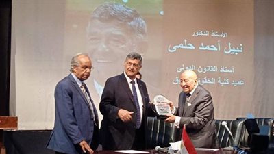 بالصور.. مكتبة مصر الجديدة تكرم محمد فايق وزير الإعلام الأسبق