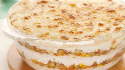 سريعة التحضير.. طريقة عمل صينية الأرز البسمتي بالبسلة والدجاج