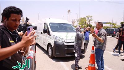 وصول جثمان سمير صبري لمسجد الشرطة بأكتوبر.. صور