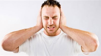 أبحاث تكشف تأثير طنين الأذن على عقل الإنسان