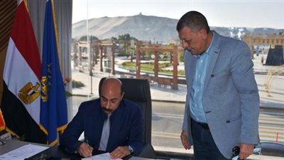محافظ أسوان: تطبيق الإجراءات الإحترازية في لجان إمتحانات نصف العام