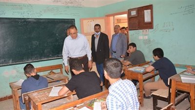 محافظ الشرقية يتابع سير امتحانات أخر العام للصف الثالث الإعدادي بالمدارس