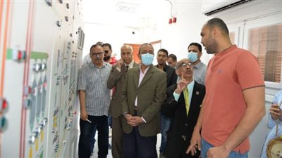 محافظ الإسماعيلية يتفقد صوامع القمح بأبوصوير