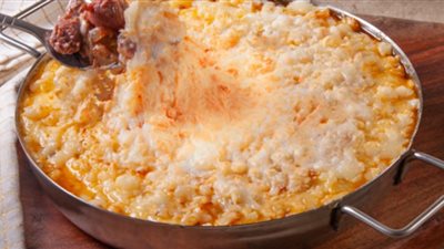 خطوة بخطوة.. طريقة عمل طاسة سجق شرقي بالجبن