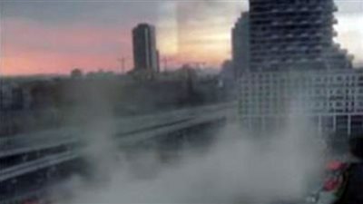 شاهد.. دوامة ترابية ضخمة تدور وسط تورنتو الكندية