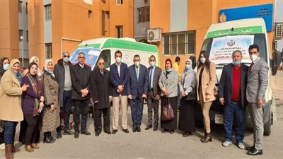 شاهد.. كشف طبي لعدد من سكان الأسمرات بمساعدة طبيب مصري بالخارج