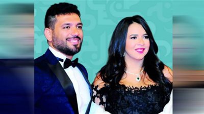 بباقة ورد ضخمة .. إيمي سمير غانم تحتفل بعيد ميلاد حسن الرداد (صور)