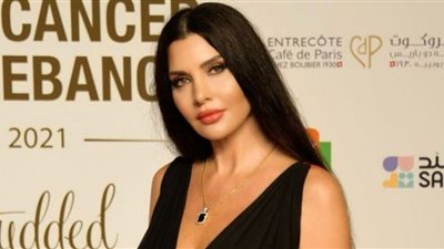 شاهد.. جرأة لاميتا فرنجية بالأسود (صور)