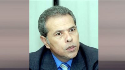 القبض على الإعلامي توفيق عكاشة في مطار القاهرة
