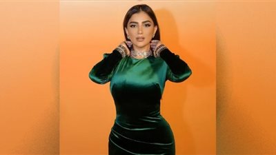 مي عمر تعتمد صيحة الشارلستون في 2022 بأحدى حدائق دبي (صور)