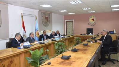 انعقاد اللجنة المختصة لتقييم المرشحين لمنصب عميد كلية الزراعة بجامعة سوهاج