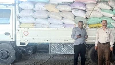 ضبط 10 طن قمح محمل على سيارة قبل تهريبه وبيعه بالسوق السوداء بالشرقية