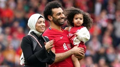 شاهد.. أسر اللاعبين المحترفين تخطف الأنظار في الملاعب الأوروبية