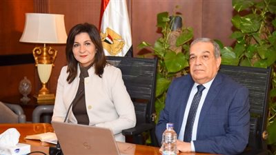 كواليس اجتماع وزيرا الهجرة والإنتاج الحربي مع خبراء مشاركين بمؤتمر 