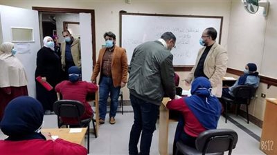 محافظ بني سويف يتابع سيرامتحانات المعهد الفني للتمريض للفصل الدراسي الأول