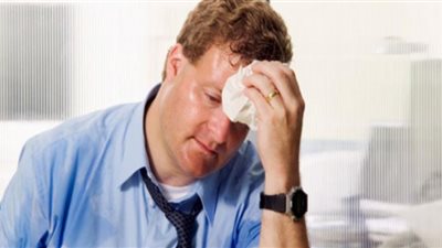 التغيرات في التعرق علامة على مرض خطير.. طبيب يوضح