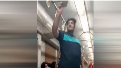 (شاهد) صاحب فيديو بيع تذاكر المسرح في المترو للوفد: ميدو عادل وعدني هيحضر