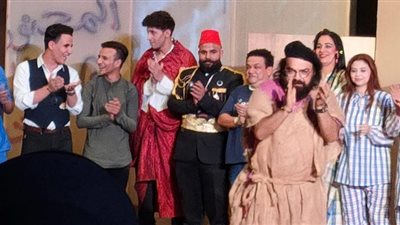 كوميدية ساخرة.. أبو الليف يواصل عرض مسرحية 