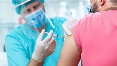 رغم لقاحات كورونا.. عاملان أديا لطفرة الإصابات عالميًا