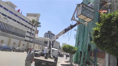 حملة لمراجعة أعمدة الإنارة بشوارع حي شرق المنصورة