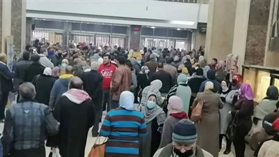شاهد.. موظفو ماسبيرو يحتشدون للمطالبة بحقوقهم.. والهيئة الوطنية تعدهم بحل الأزمة