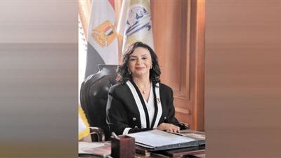 مايا مرسى.. تندد بجريمة وانتحار 