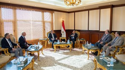 وزير الطيران المدني: التوسع في استخدام وسائل النقل 