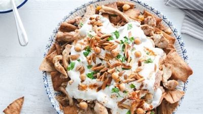 سريعة التحضير.. طريقة عمل فتة شاورما الدجاج في المنزل