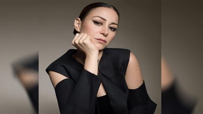 ببدلة خضراء.. منة شلبي تخطف الأنظار في العرض الخاص من فيلم 