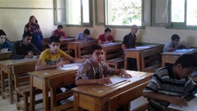 استبعاد اثنين من رؤساء لجان امتحانات الشهادة الإعدادية بالإسكندرية وإحالة طلاب للتحقيق