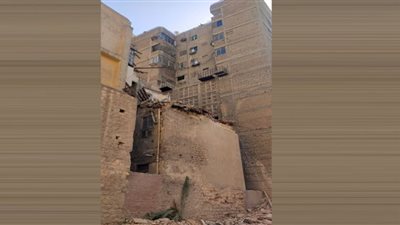محافظ القاهرة يتابع الانهيار الجزئي للعقار ٧٤ بشارع قصر العيني