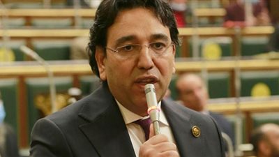 أيمن محسب: أين العدالة والقانون في اشتراطات البناء؟