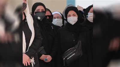 دنيا سمير غانم تشارك في جنازة مها أبو عوف