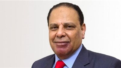 بلاغ للقبض على الروائي علاء الأسواني لنشره أخبارًا كاذبة