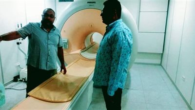 وكيل صحة البحر الأحمر يتابع تشغيل جهاز الرنين المغناطيسي بمستشفي الغردقة العام
