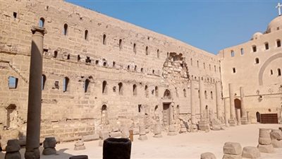 الآثار توضح حقيقة انهيار جزئي من سور الدير الأبيض بسوهاج