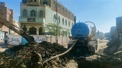 صيانة أعطال بعض خطوط مياه الشرب والصرف الصحي بمركز سمسطا