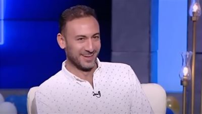 عابد عناني يروج لـ مسرحية 