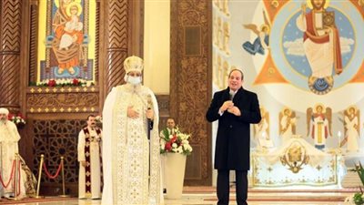 السيسي للأقباط في عيد الميلاد: خلوا بالكم من قداسة البابا والرجال يوزنون بالمواقف