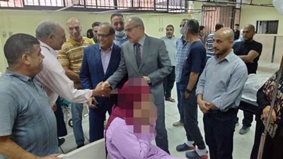 رئيس جامعة قناة السويس يقوم بزيارة مفاجئة للمستشفيات الجامعية