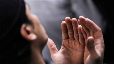 حكم الدعاء بين الخطبتين يوم الجمعة ظنًا أنها ساعة الإجابة