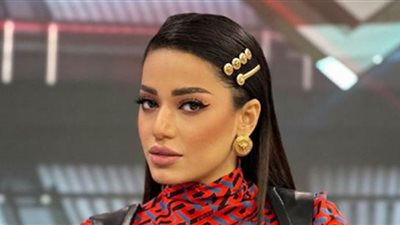 بسبب فستانها.. شرطة الموضة تسخر من رحمة رياض عبر إنستجرام