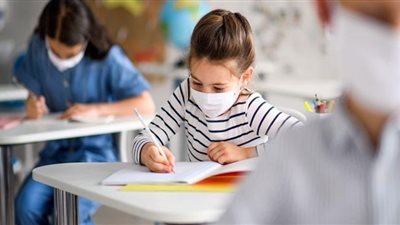 دراسة: ارتداء الكمامات في المدارس يوفر وقاية ضعيفة ضد كورونا